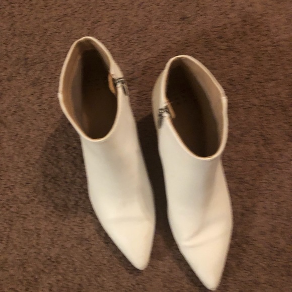 White zip up high heals - Picture 6 of 6